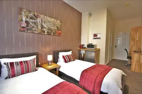 Homesly Gloucester Hotels Ltd. - Værelse