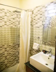 Hotel Sonar Tori Agartala - Bathroom