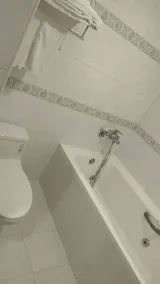 Meets Happy Hotel - Bathroom