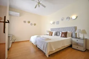 Spacious Retreat with Prime Location, Private pool, snooker, free AC Wifi - Chambre