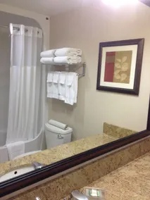 Country Inn & Suites by Radisson, Calgary-Northeast - Bathroom