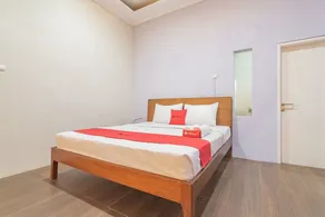 RedDoorz Resort Syariah near DCastello Ciater Subang - Room