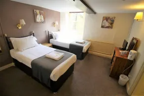 The Kings Arms Hotel - Room
