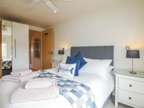 7 Ocean's Edge - Rom