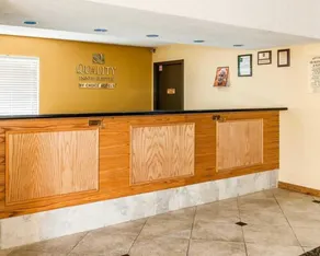 Quality Inn & Suites Shelbyville I-74 - Vestíbulo