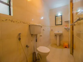 OYO 12867 Home Luxurious 2BHK Near Airport - Banheiro