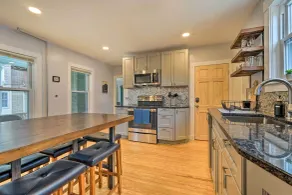 Updated Vintage Apartment < 1/2 Mi to Main St - Interiør