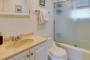 Downtown Kirkland Rental: Steps to Lake Washington - Bad