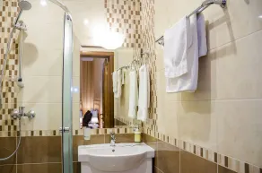 Dvoryanskiy Hotel - Bathroom