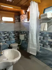 Hill Tribe Himachal Home Stay - Bathroom