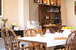 Under Oaks Guesthouse - Restaurant