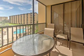 Beachfront Sarasota Resort Condo: Siesta Key View! - Interior