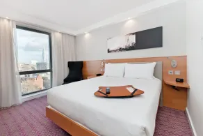 Hampton by Hilton London Waterloo - Room