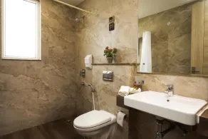 SILVER OAK near Medanta Medicity - Bagno