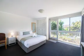 Bathurst Studio Apartments - Room