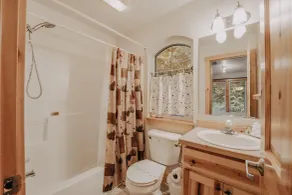 Snowline Cabin #34 - Great English Tudor-style Home With hot Tub! Now With Wifi! - Badezimmer