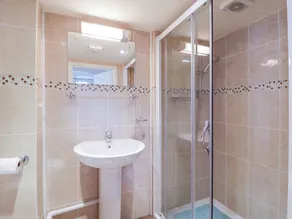 The Cottage - Bathroom