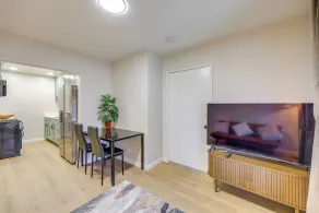 1 Mi to Llumc! Loma Linda Home w/ Shared Patio - Intérieur