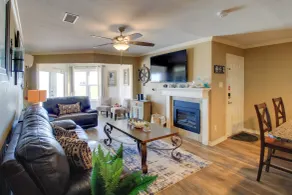 Boardwalk to the Beach! Mustang Island Condo - Intérieur