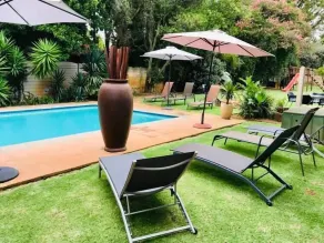 Aerotropolis Guest Lodge - Pool
