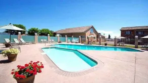 Econo Lodge Inn & Suites Vernal near Dinosaur Monument - Piscine