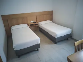Hotel Abadi - Chambre