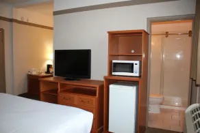 Ramada by Wyndham Edmonton South - Chambre