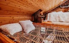 Treehouse on the Water -Eagles Nest-20 ft high - Room