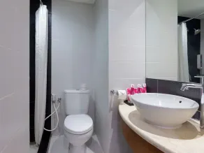favehotel Manahan - Solo - Bathroom