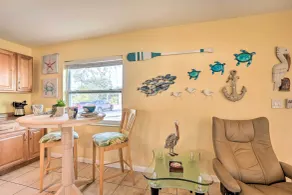 Pet-Friendly Dunedin Townhome w/ Private Yard - Interior