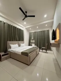 Shft-In Hotel - Camera