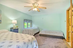 Pet-Friendly Gilford Home: 3 Mi to Gunstock & Lake - Interiör