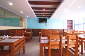 Everest Holiday Inn - Restaurant