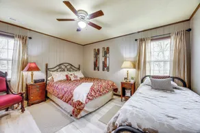 Yellow Home in Lineville on 2 Acres w/ Pool Access - Innenbereich