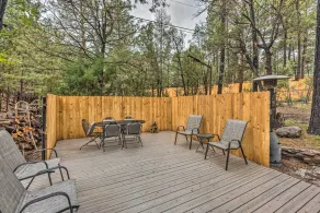 Rustic Ruidoso Cabin w/ Large Deck & Grill! - Intérieur