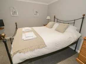 5 Coley Lane - Room