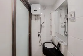 Elegant And Comfortable Studio Sky House Bsd Apartment - Bathroom
