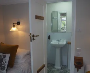 South View Guest House - Bathroom