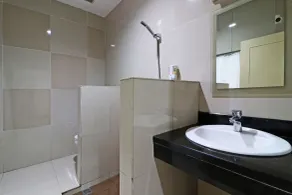 Hotel Sampaga - Bathroom