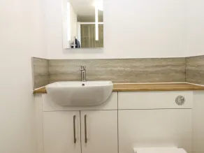 Bumblebee Cottage - Bathroom
