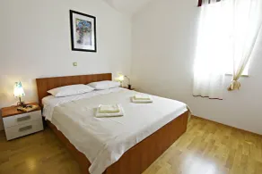 Spacious poolside apartment in Tar - Camera