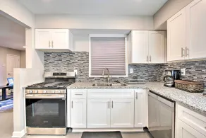 Centrally Located Atlanta Home w/ Yard! - Interiör