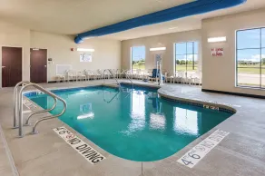 Cobblestone Hotel & Suites Appleton International Airport - Pool