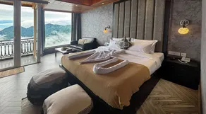 RAJMAAN SINGH ECO RESORTS - Rum