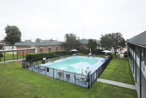 Greenville Inn & Suites - Piscine