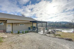 Cozy Table Rock Lake 'boathouse' w/ Pool Access - Interiör