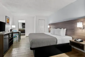 Quality Inn & Suites at Tropicana Field - Chambre