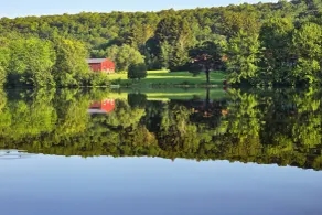 Spacious Lakefront Home w/ Private Hot Tub - Interiör