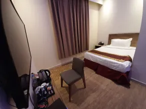 Qasr Alshamal Hotel - Room