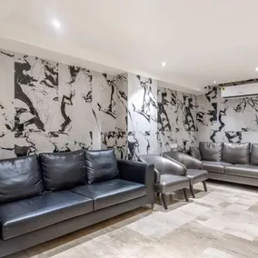 HOTEL CHUTNEYS - Lobby